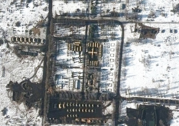 Satellites photograph Russia's military activity, sparking concern 21