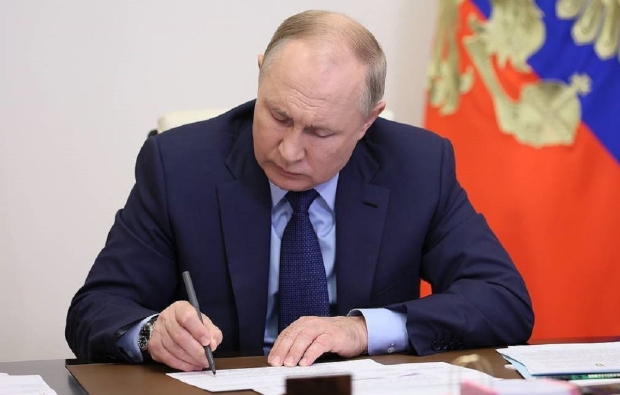 Putin signs into law a ban on exports and imports to Russia 01