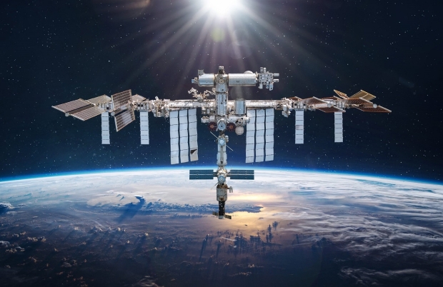 Open enlarged image Man photographs ISS from Earth's surface, captures astronauts in space