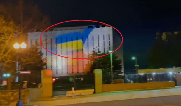 Man shoots Ukraine flag projection at DC Russian Embassy in wild video 55 | TweakTown.com
