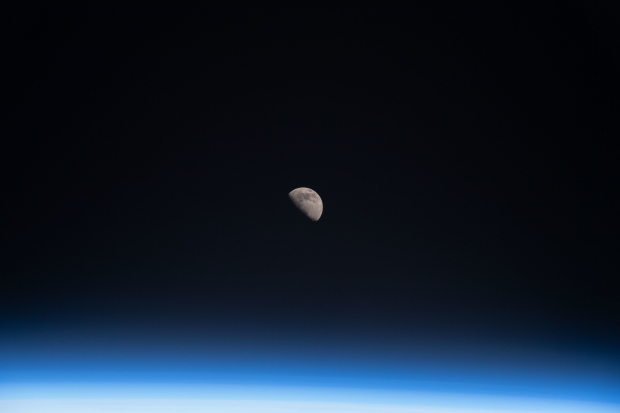 NASAはISS08から撮った月の見事な写真をリリースします|  TweakTown.com