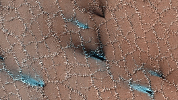 Open enlarged image Strange veiny Martian terrain captured by NASA satellite