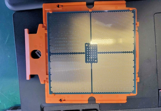 AMD EPYC 'Genoa' Zen 4 CPU + mammoth SP5 socket smile for the camera 02