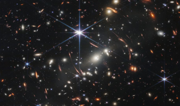 Astronomer explains the first photo taken by NASA's Webb telescope