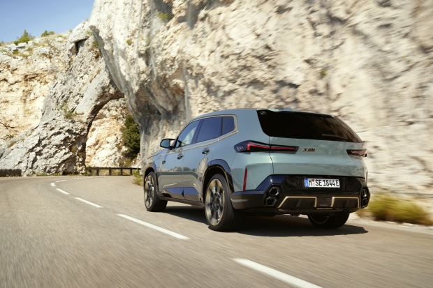 BMW unveils the 2023 XM hybrid SUV, pushing 644 HP and wacky design 01