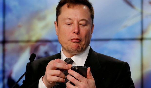 Elon Musk's texts with rich celebrities about buying Twitter go public 55