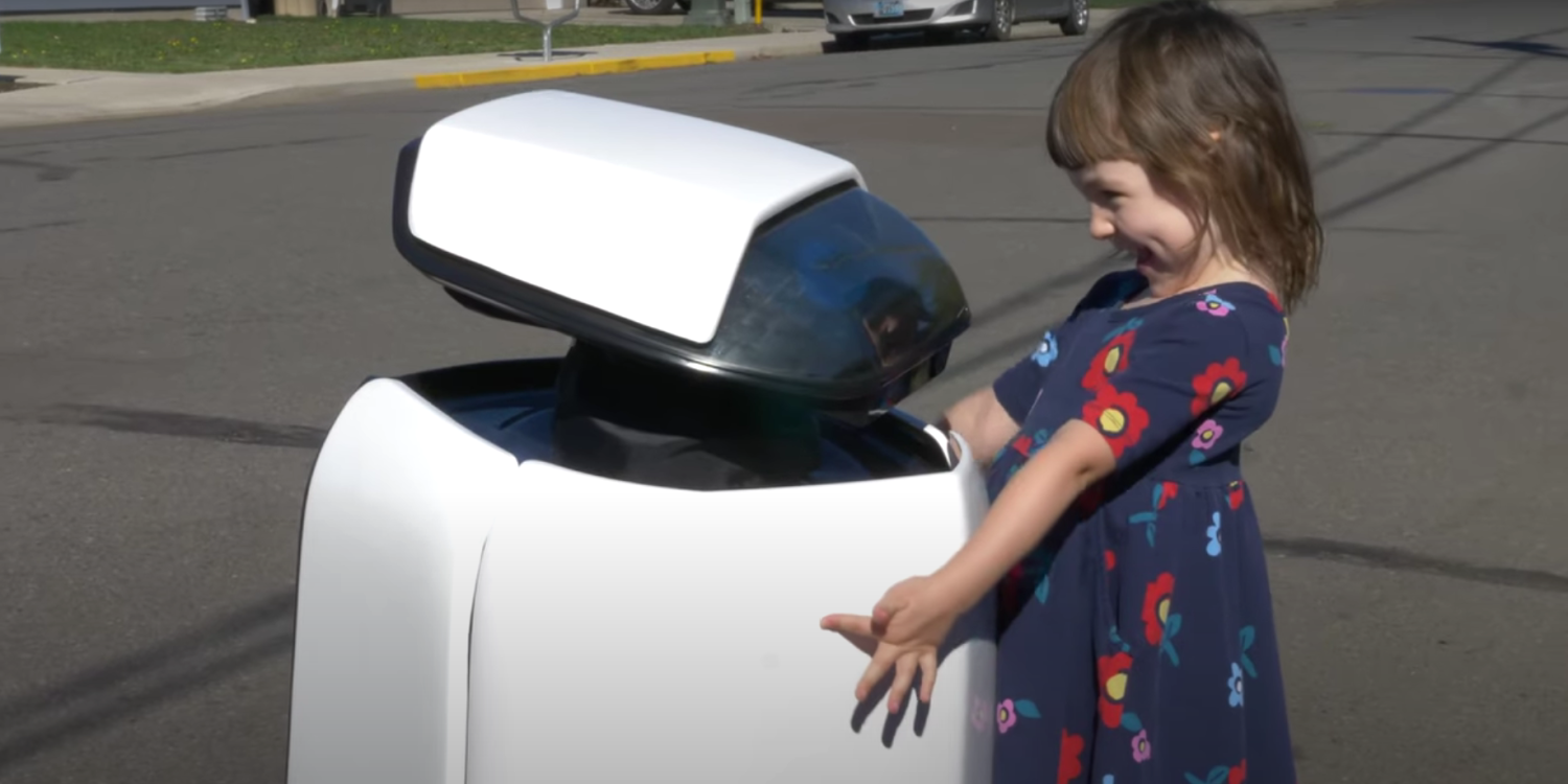 Dax food delivery robot, a more interactive experience with humans