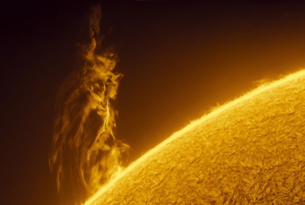 Surowa moc słońca wyrzuca chmury plazmy uchwycone w oszałamiającym filmie