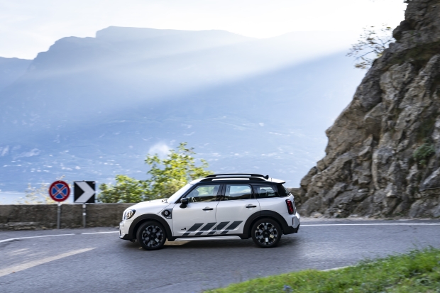 Mini Cooper SE Countryman ALL4 has a limited 'Untamed Edition' plug-in hybrid 09