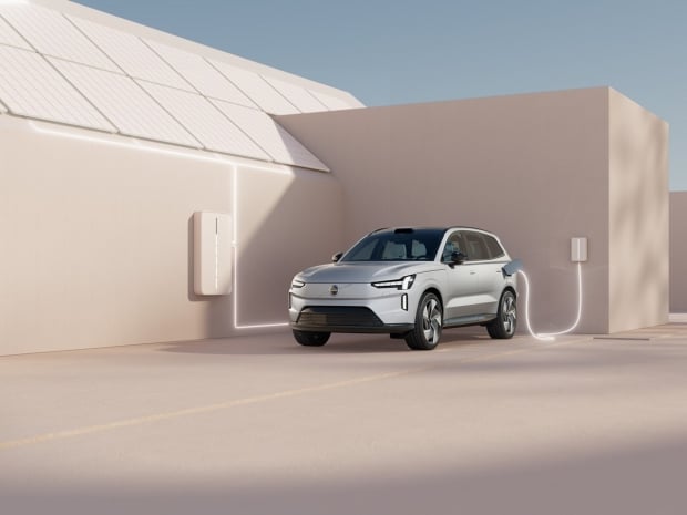 2024 Volvo EX90 all-electric SUV will hit the US market with an $80,000 MSRP 02