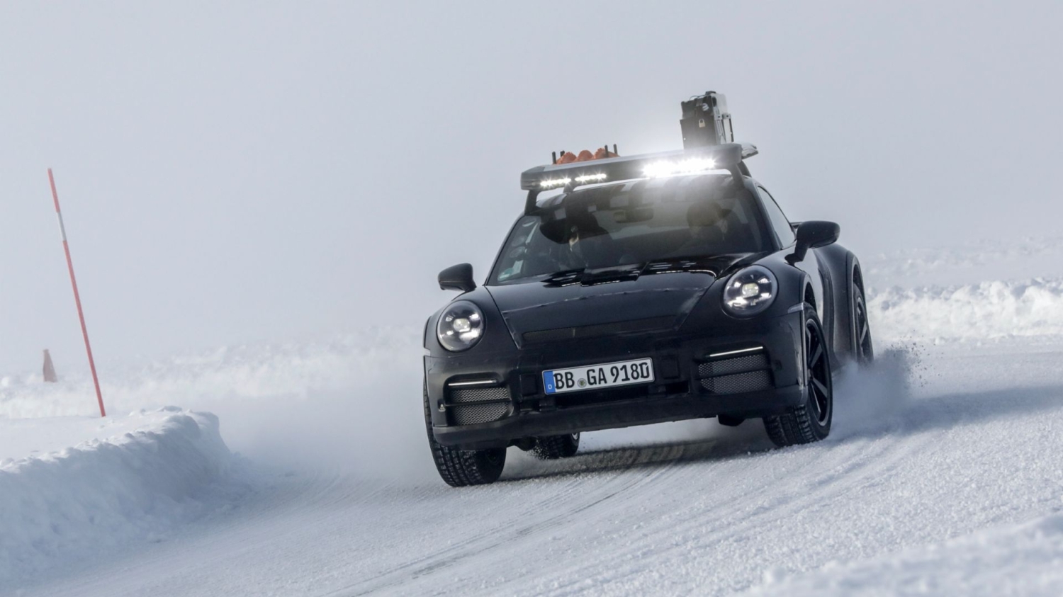 Porsche 911 Dakar shows what it can do on gravel, sand and snow