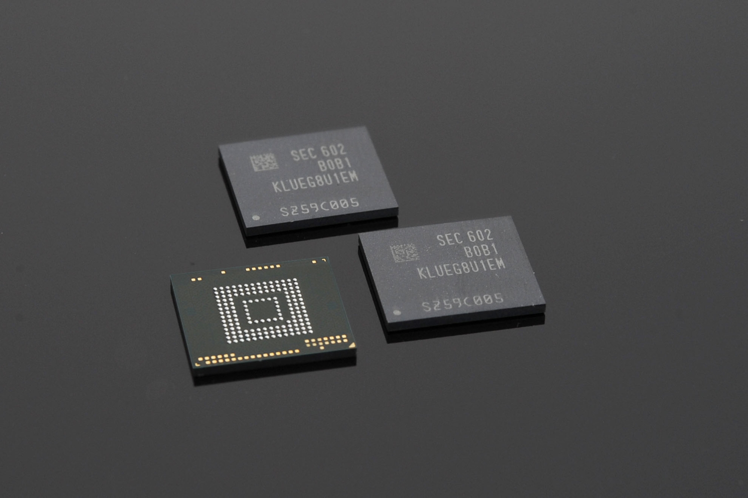 Apple sources memory from Samsung for new iPhones because of China trade ban - Vimarsana News