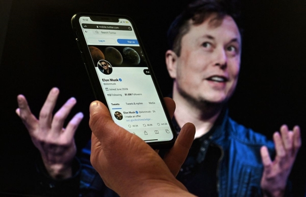Elon Musk says Apple is threatening Twitter, sparking offensive response by Musk