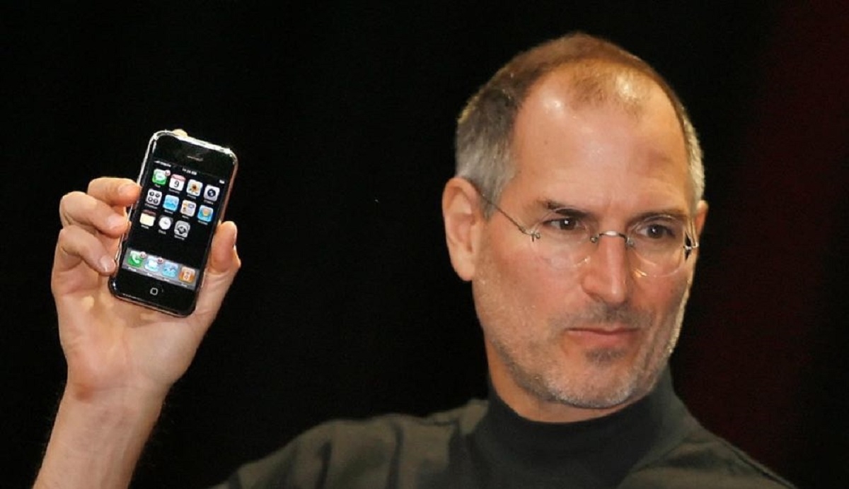 First gen iPhone sells at auction for 60 000 while an Apple