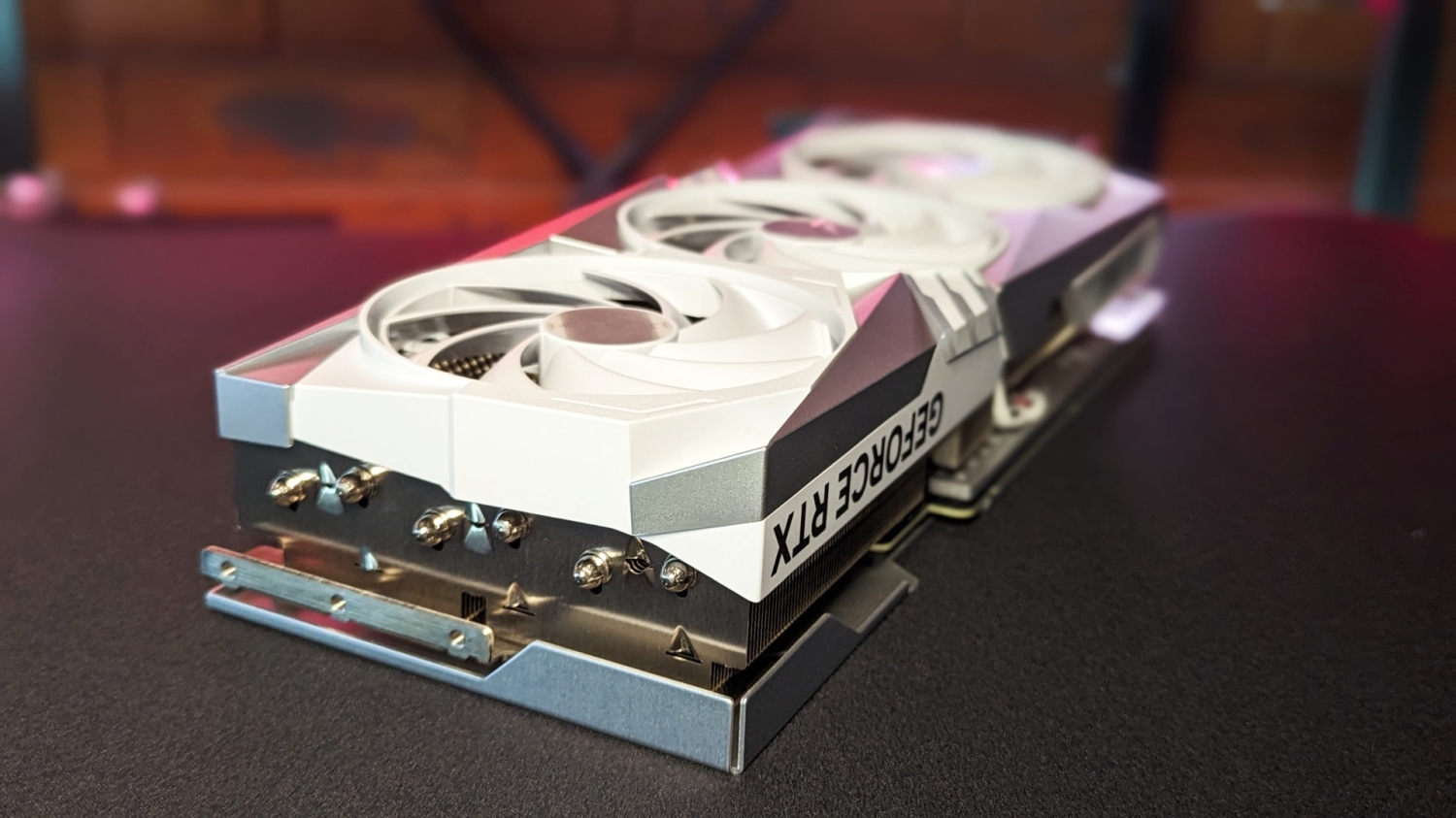 Unboxing the stylish new MSI GeForce RTX 4070 Ti Gaming X Trio White