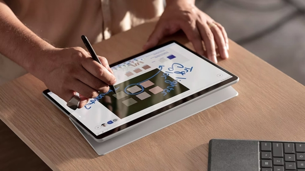 Os proprietários do Microsoft Surface Pro X foram seriamente deixados em apuros aqui (Créditos da imagem: Microsoft)