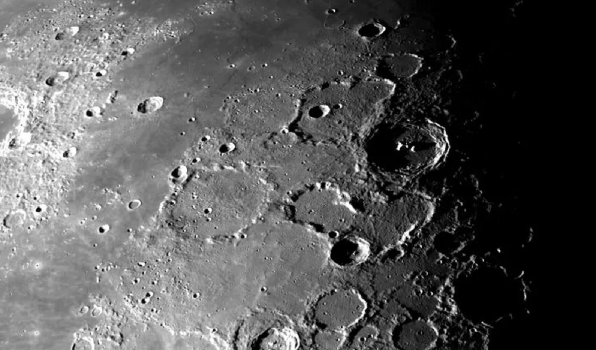 nasa-may-find-life-on-the-surface-of-the-moon-when-it-lands-in-this