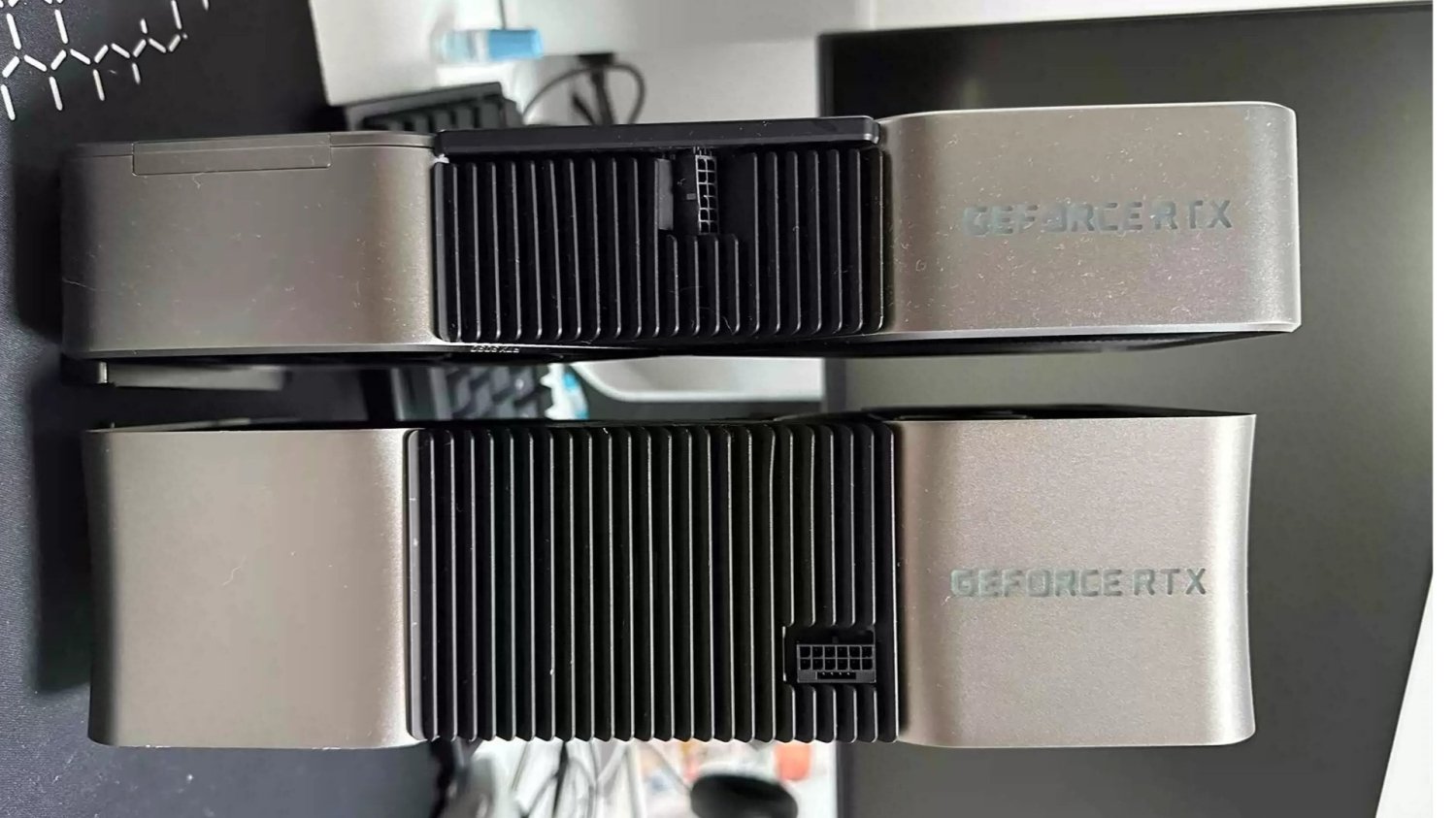 vallad lonerコラボ サーマル ロンT Is this a massive GeForce RTX 4090 Ti with a quad-slot