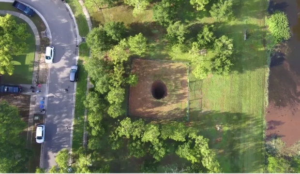Sinkhole in Florida reopens for the third time after swallowing a sleeping man 10 years ago 2563 Sinkhole in Florida reopens for the third time after swallowing a sleeping man 10 years ago 2563