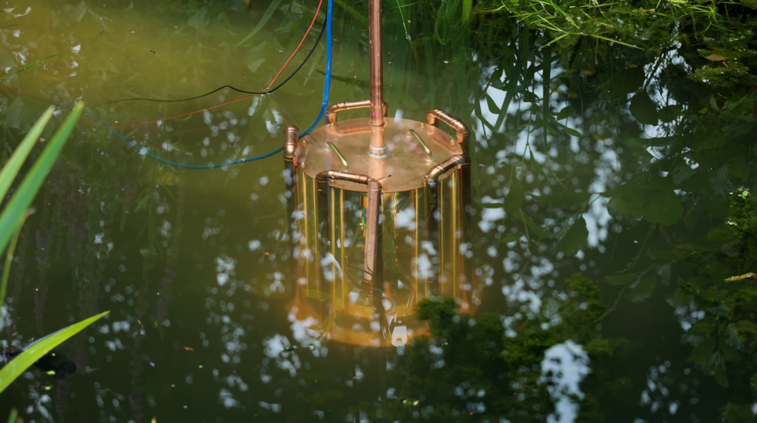 TweakTown Enlarged Image - A high-end PC in a pond, and it's currently running through benchmarks, image credit: DIY Perks.