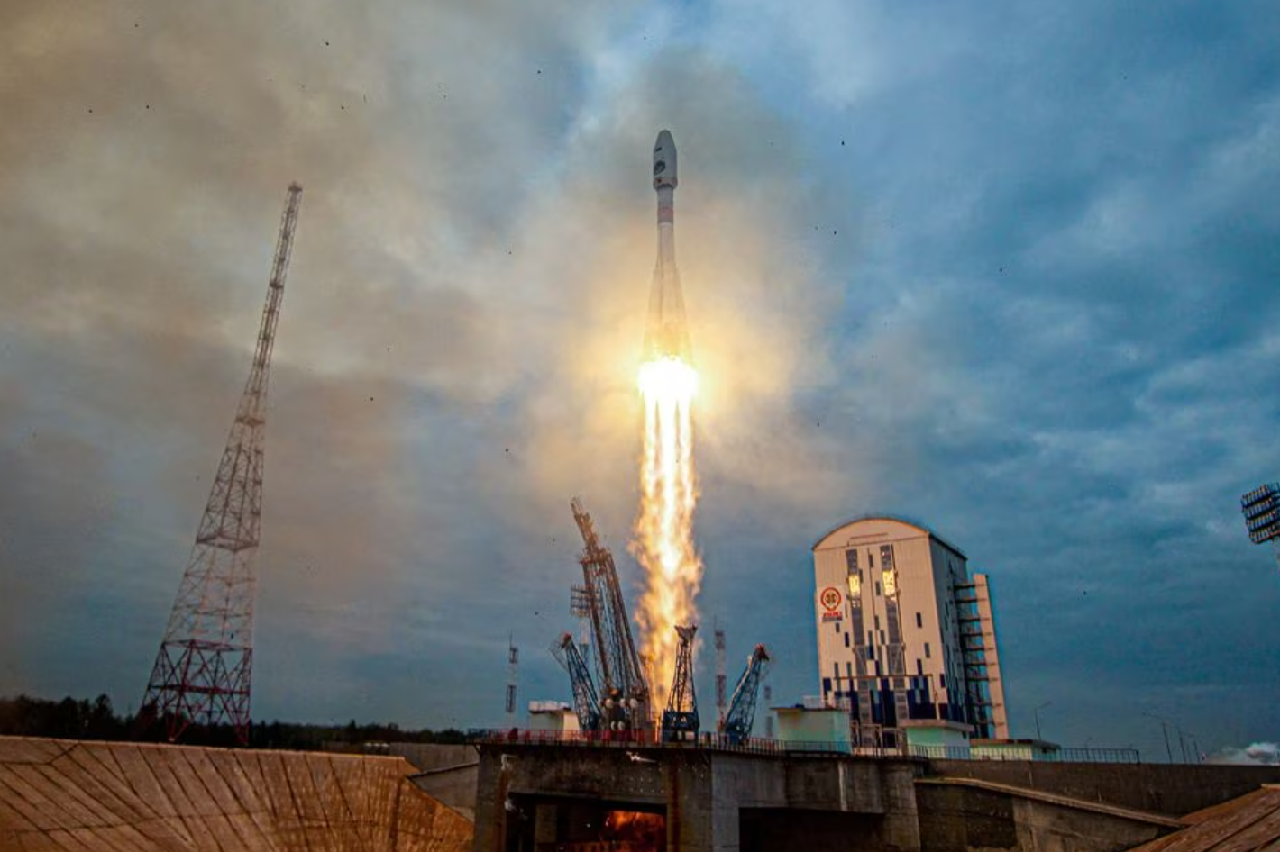 Russia crashed a spacecraft into the moon and then downplays the embarrassing failure - Vimarsana News