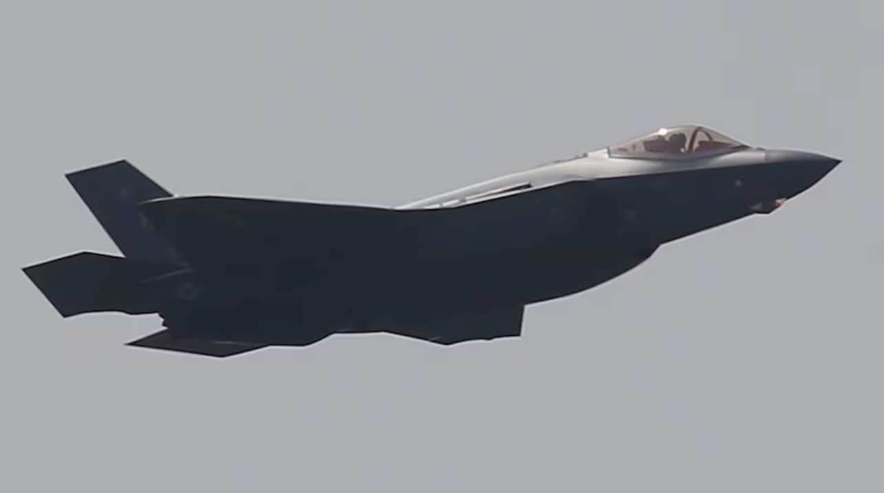 $80 million US fighter jet is flying around with no pilot and the ...