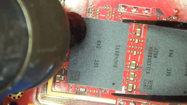 Open Gallery ASUS ROG Ally RAM, LPDDR5 on the left, LPDDR5X on the right (source: SlickBuys Mods and Repairs)