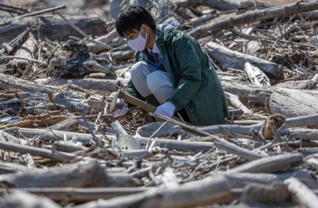 Watch waves crash ashore and the 7.6 magnitude earthquake rocking Japan 626