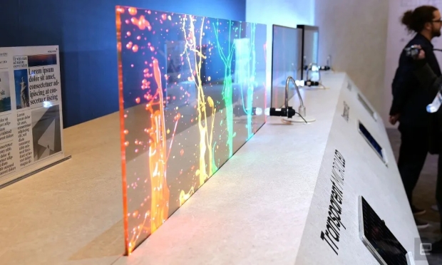 Il nuovo display MicroLED trasparente di Samsung (fonte: Engadget)