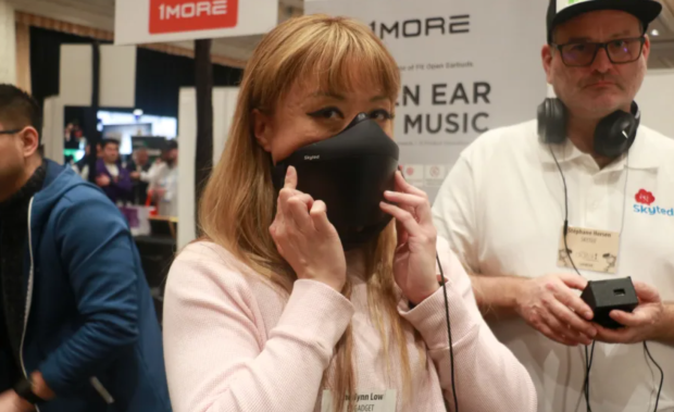 Skyted unveils a wild mask designed for silent and confidential calls at CES 2024 561
