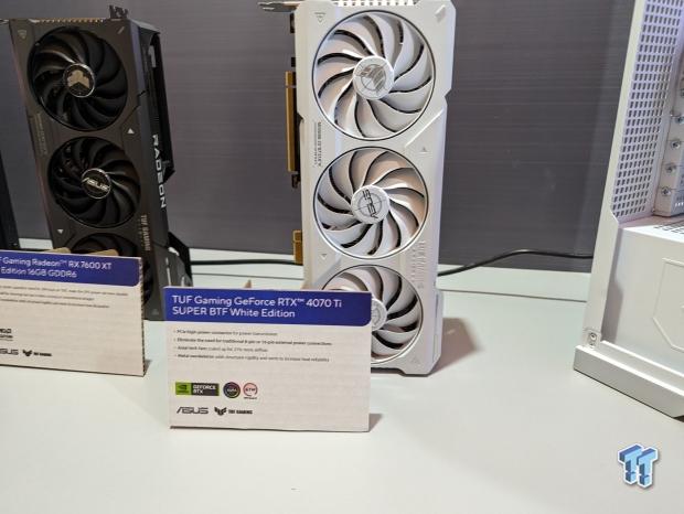 Gros plan sur la gamme ASUS de nouveaux GPU NVIDIA RTX Super et AMD Radeon RX 7600 XT au CES 2024 3