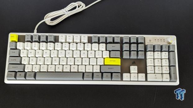 Refreshing the Corsair K70 Core mechanical keyboard with Cherry Blossom keycaps and mousepad 09