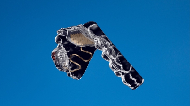 Tech start-up unveils new way to control smartphones and laptops by tilting your head 2541