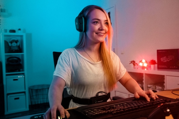 Feelbelt is designed to immerse you in sound as it 'transmits every Frequency to your skin' 03