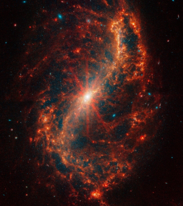 NASA udostępnia skarbnicę imponujących zdjęć zrobionych przez najpotężniejszy na świecie teleskop kosmiczny 26211