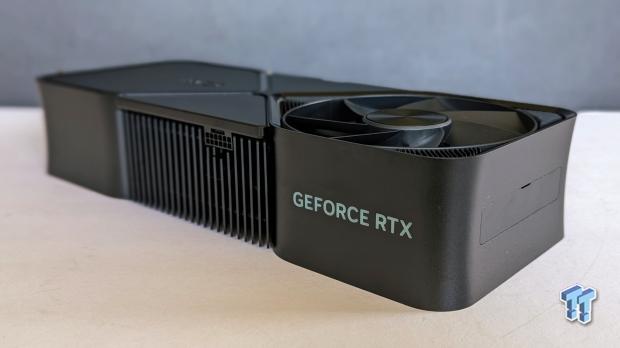 Unboxing della GeForce RTX 4080 SUPER Founders Edition... Oscura e potente 7