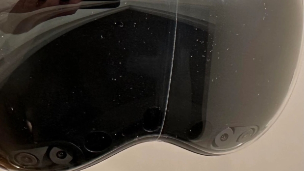 Some Apple Vision Pro owners report strange cracks in their displays after just weeks of use 02