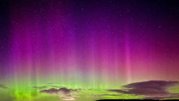 Northern Lights spotted in UK with a strong colorful display following 'red alert' 366126