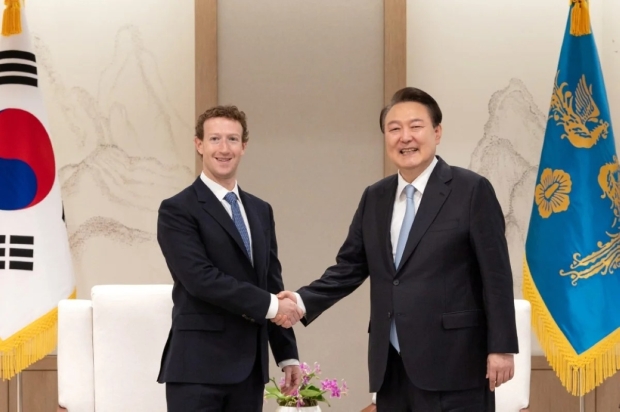 Mark Zuckerberg with South Korean President Yoon Suk Yeol (source: The Korea Times)