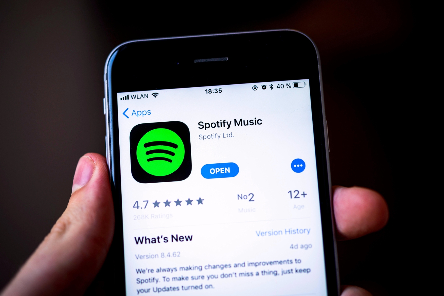 Europe sides with Spotify: Apple ordered to pay 2.000 billion dollars -  Softonic