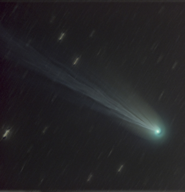 Des scientifiques photographient une «comète du diable» explosive de la taille d'une ville avec une spirale cachée 262361