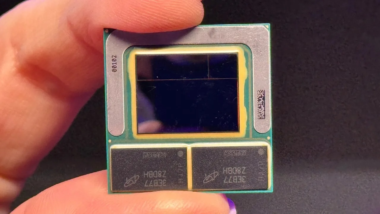 Intel Lunar Lake-V CPUs: 8-core max, 8 Xe2 GPU cores, 32GB LPDDR5X, 17 ...