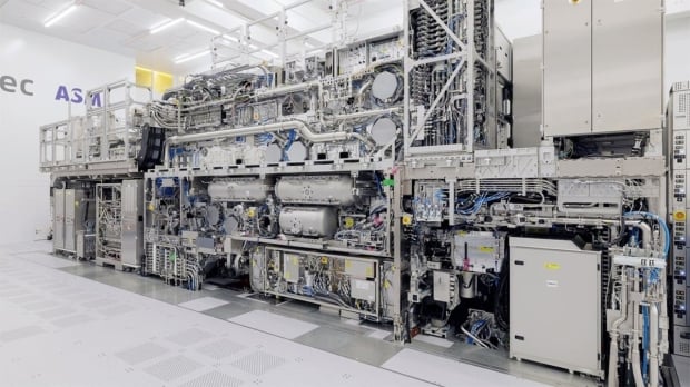ASML rumored to charge up to $700 million per next-gen Hyper-NA EUV machine by 2030 308