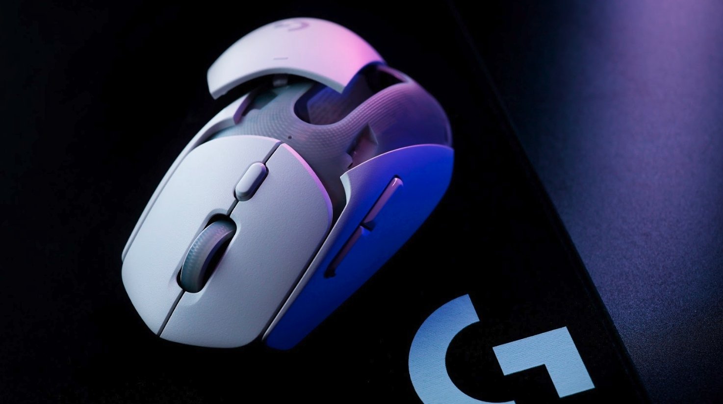 Logitech G309 LIGHTSPEED Wireless Gaming Mouse is compact
