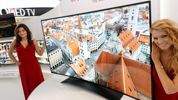 Open enlarged image LG Electronics earns 'best of the best' CES 2017 honors for LG Signature Series W7 Wallpaper TV | TweakTown.com