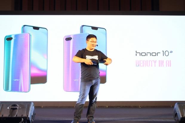 Open enlarged image Honor 10 is Officially Launched in Indonesia - The Most Innovative Flagship Model in 2018 with AI Photography and Exquisite Aurora Glass Design | TweakTown.com