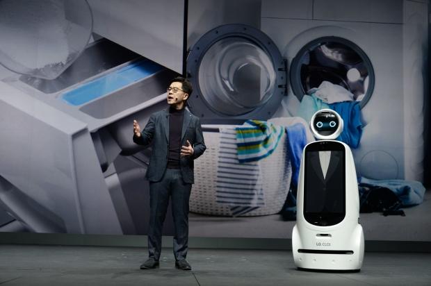 Open enlarged image LG's Promise Of 'AI For An Even Better Life' Delivered At CES 2019 Keynote | TweakTown.com