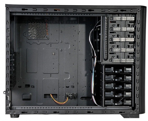 Open enlarged image Spire Launches the Sentor 6004 Professional PC Case 03