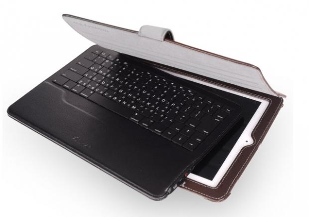 Turn Your iPad 2 Into A Laptop with LUXA2's SlimBT Wireless Keyboard 02
