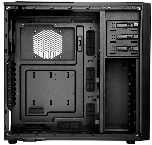 Open enlarged image Antec Announces European Availability of the Eleven Hundred Enclosure 03